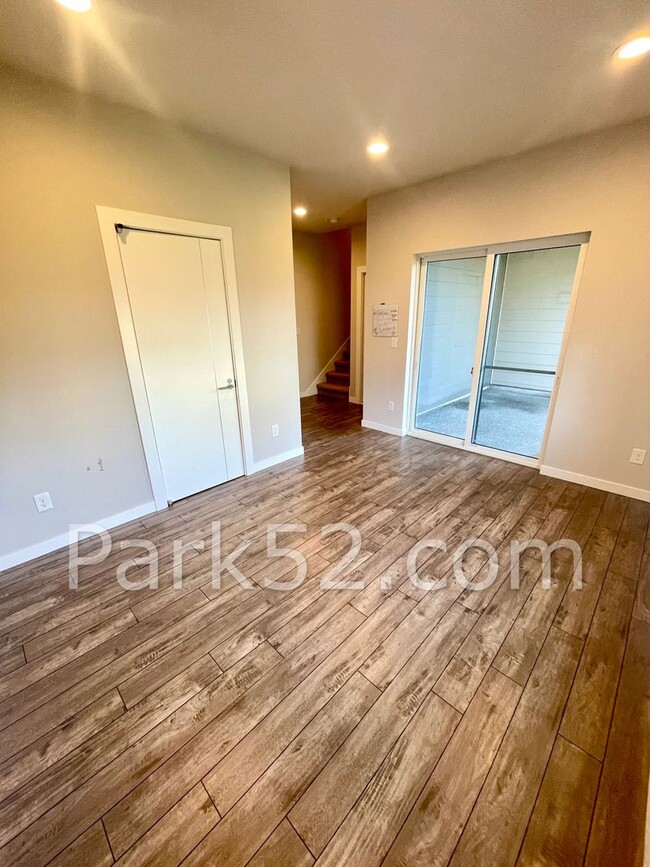 Building Photo - $250 Off 1st Full Month’s Rent! Beautiful ...