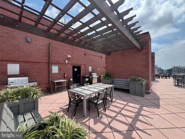 Building Photo - 1117 10th St NW