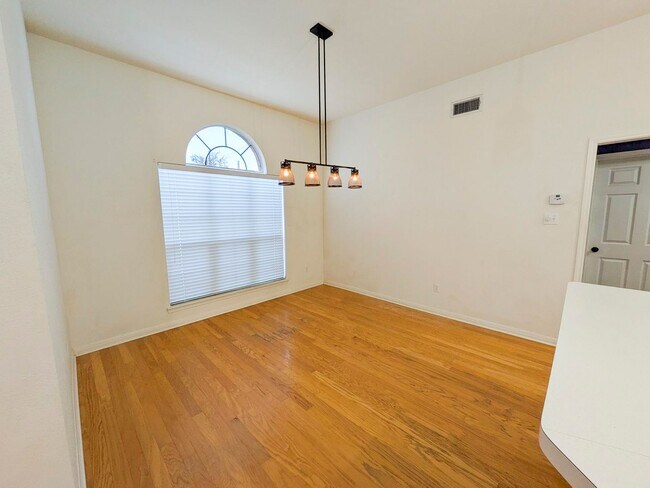 Building Photo - 7647 Rosewood Dr