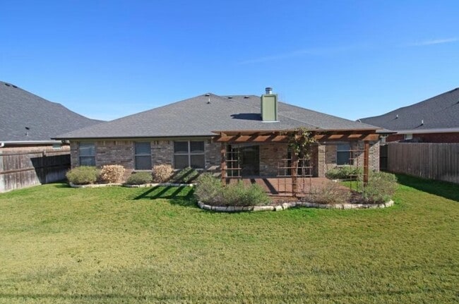 Building Photo - AVAILABLE NOW!