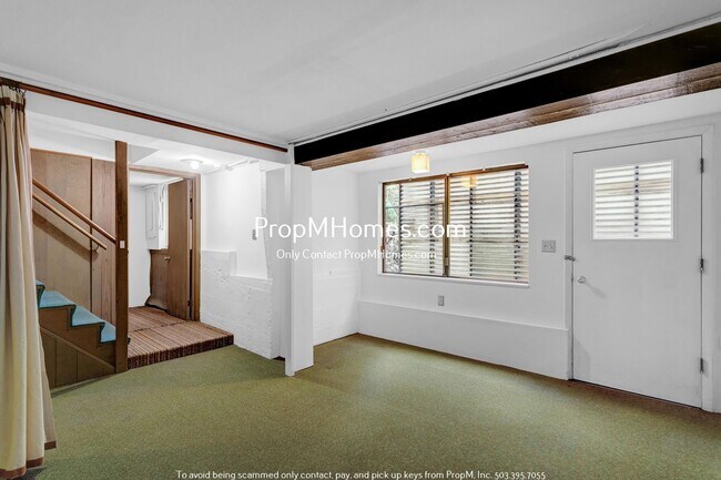 Building Photo - Rare Three Bedroom Gem in SW Portland!