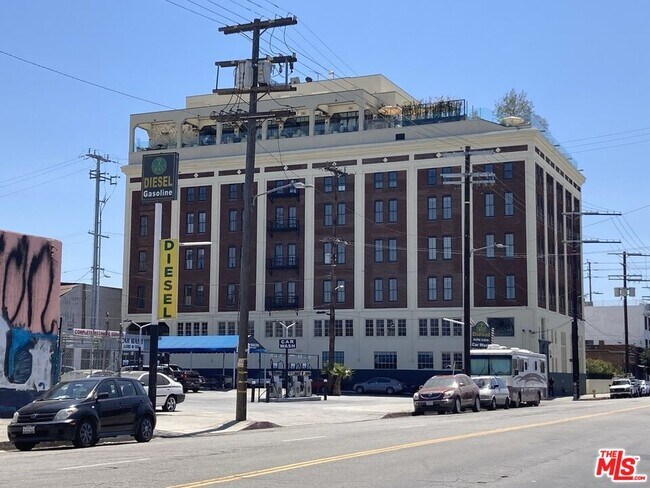 Building Photo - 1850 Industrial St