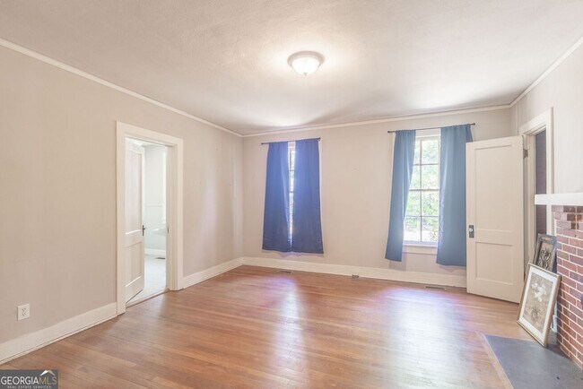 Building Photo - 356 Jackson St