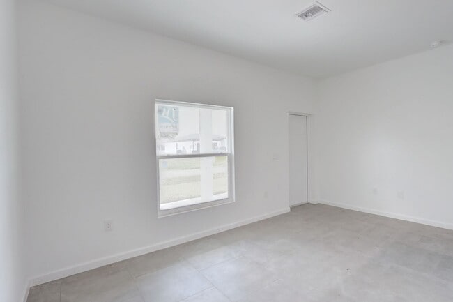 Building Photo - Brand new Custom 1/1/1-SW LEHIGH ACRES