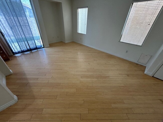 Building Photo - SOUTHWEST LAS VEGAS PROEPRTY WITH 3 BED, 3...