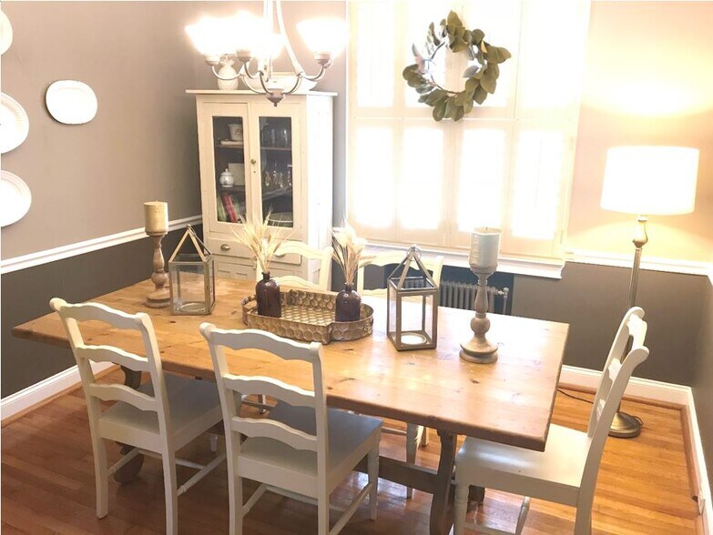 Wow! Dining room allows you to host wonderful dinner parties. - 1337 E. Morehead Street
