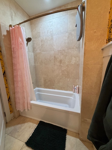 Building Photo - 527 Titan St