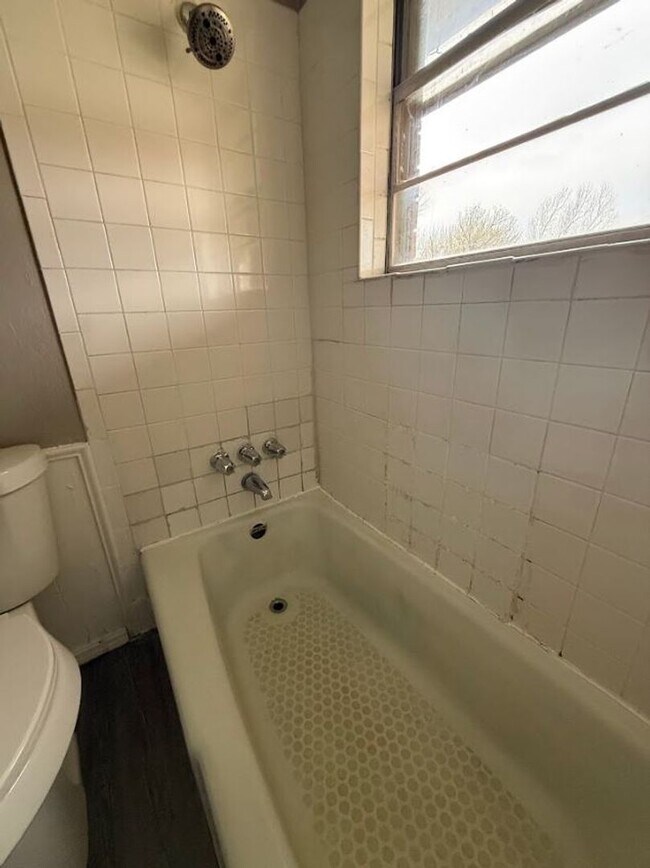 Building Photo - Charming 4-Bedroom Home with Spacious Yard!