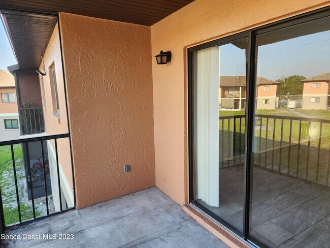 Building Photo - 1702 University Ln
