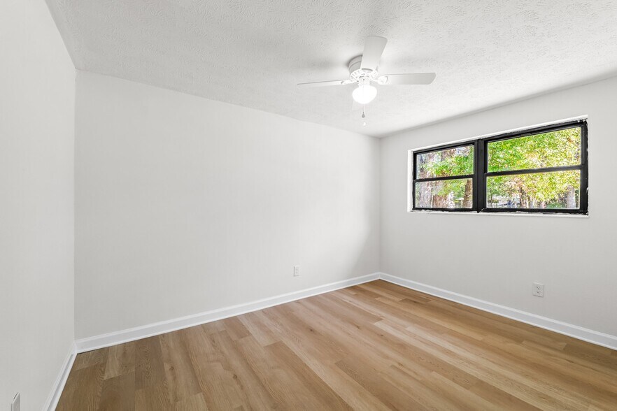 Building Photo - 1951 W 19th St