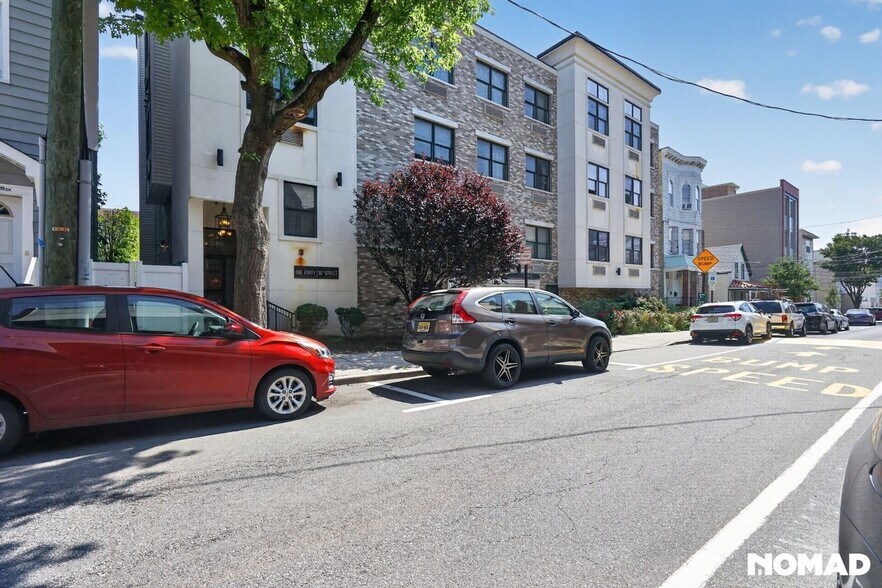 Building Photo - 140 36th St