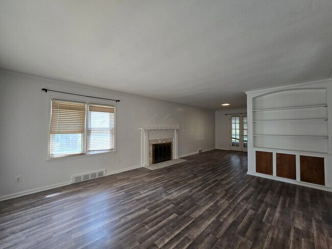 Building Photo - 22419 Fairway Dr