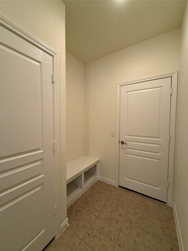 Building Photo - 22646 Triangle Ridge Dr