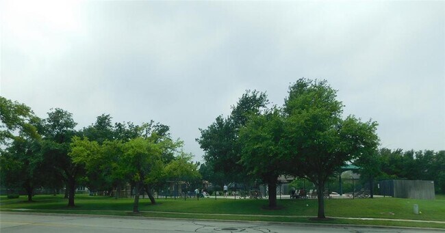 Building Photo - 1511 Homewood Cir
