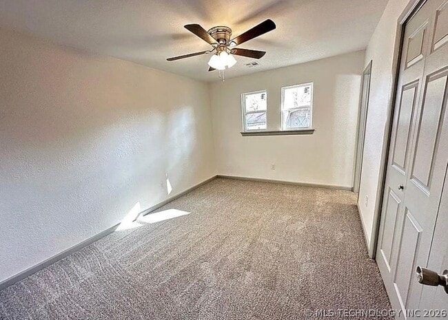 Building Photo - 139 W Kent St