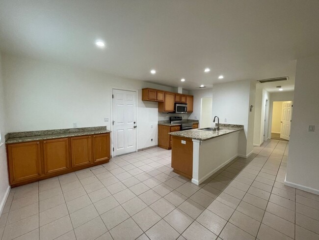 Building Photo - Charming 3-Bedroom, 2-Bathroom Single-Story Home in Sacramento!