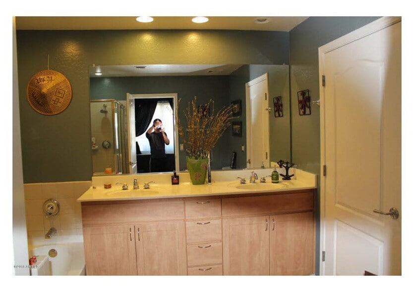 Bathroom sinks/vanities (shower, tub & toilet not in view) - 16 W Encanto Blvd