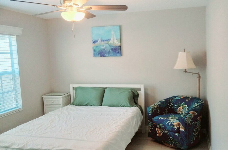 Secondary Bedroom - 821 Montrose Dr