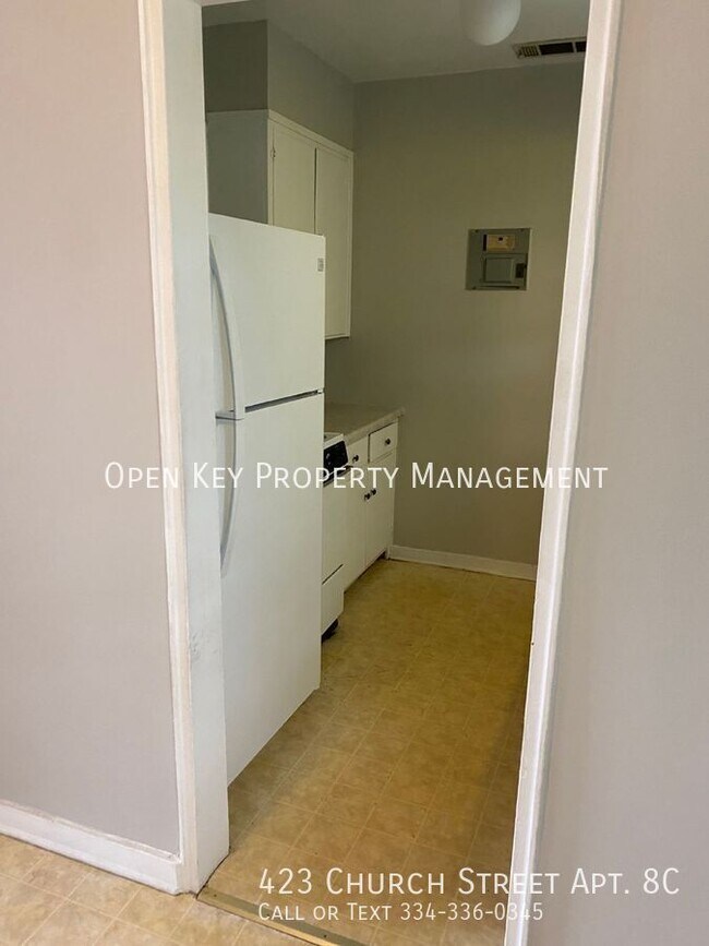 Building Photo - Personal and Cozy 2 Bed 1.5 Bathroom Apart...