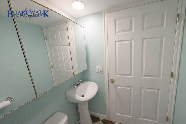 Building Photo - 873 W 2400 N St