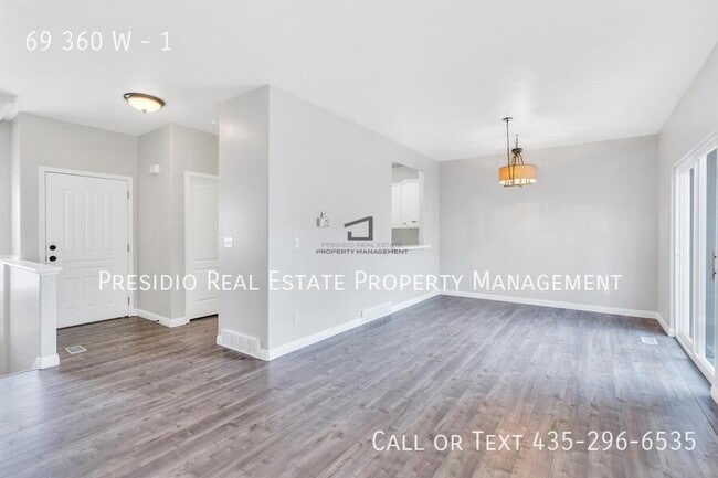 Building Photo - 69 360 W