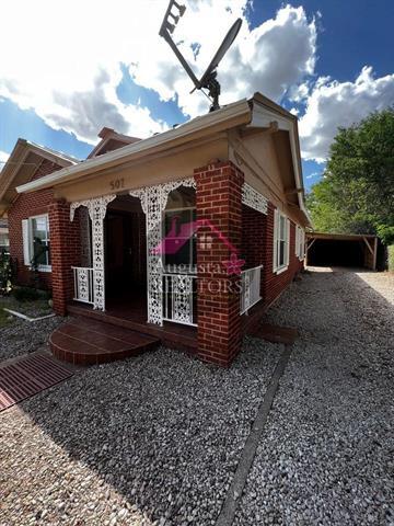 Building Photo - 507 E Ave B