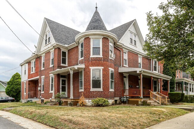 Building Photo - 404-406 Hummel Avenue