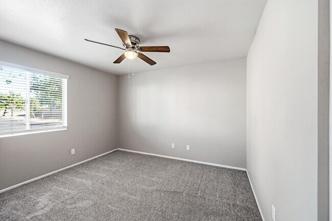 Building Photo - 860 S Rio Dr