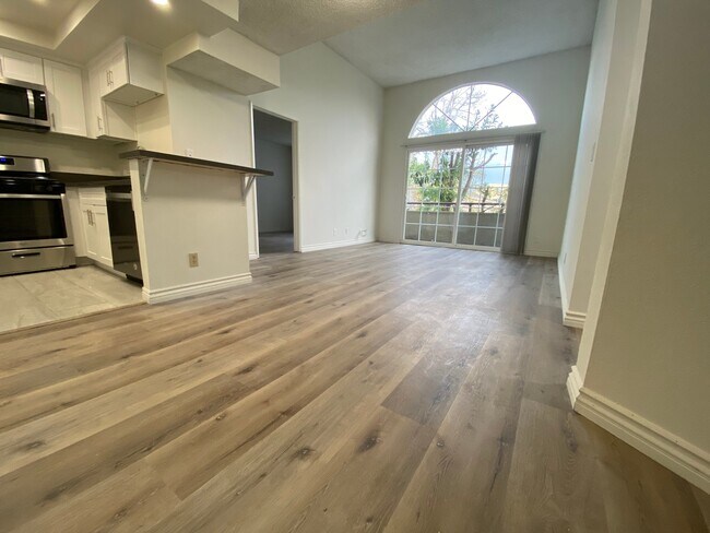 Building Photo - 5259 Cartwright Ave