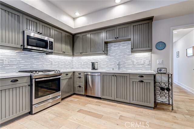 Building Photo - 627 Deep Valley Dr