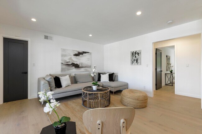 Building Photo - **3900 Paseo De Las Tortugas Torrance** Spacious 4 bedroom 3 bath with beautiful view!