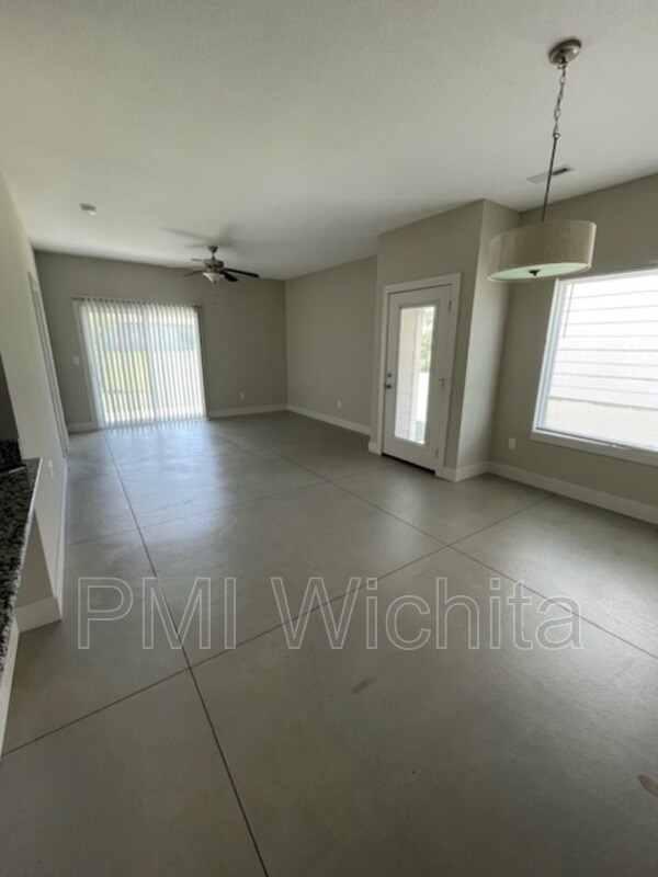 Building Photo - 8111 E 34th Ct S