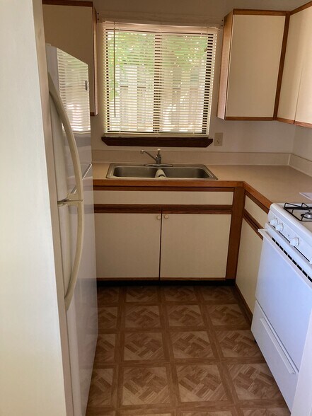 kitchen - 203 S Center St