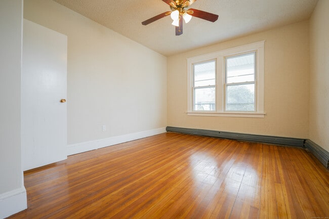 Building Photo - 367 Tudor St