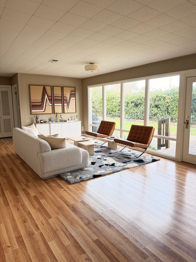 Building Photo - 3860 Linda Vista Ave