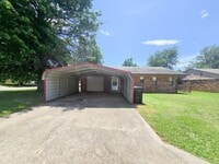 Building Photo - 3 Bed brick home in Tecumseh