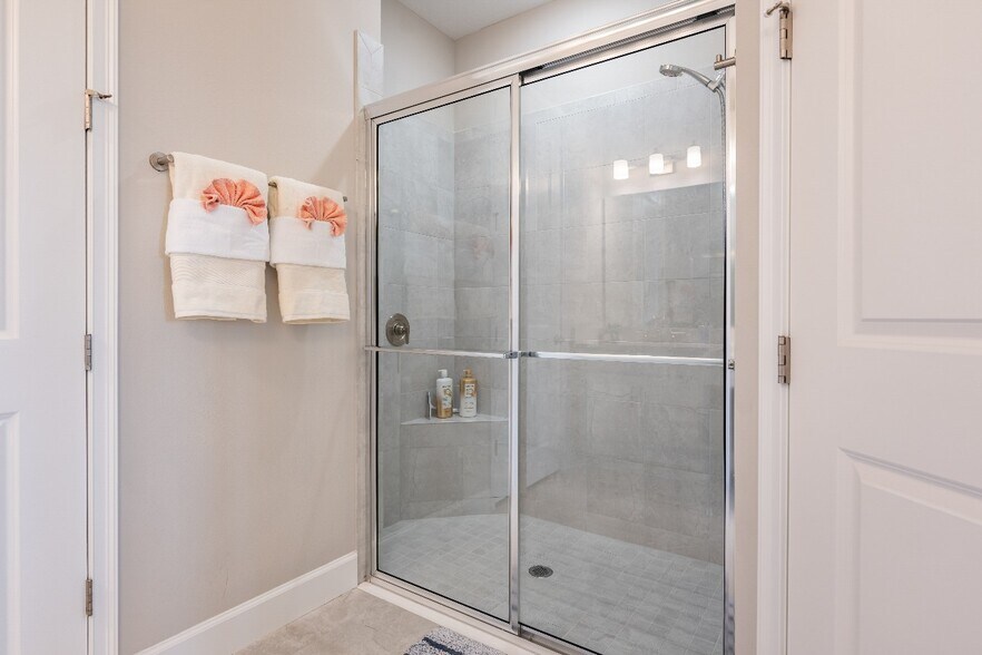 Master Bath - 3117 Formia Ct