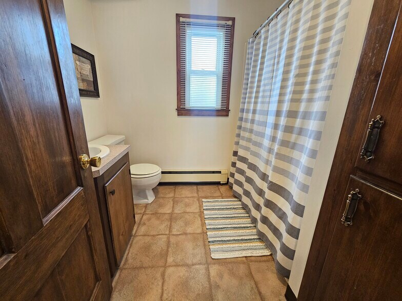 Building Photo - 25 Blucher St