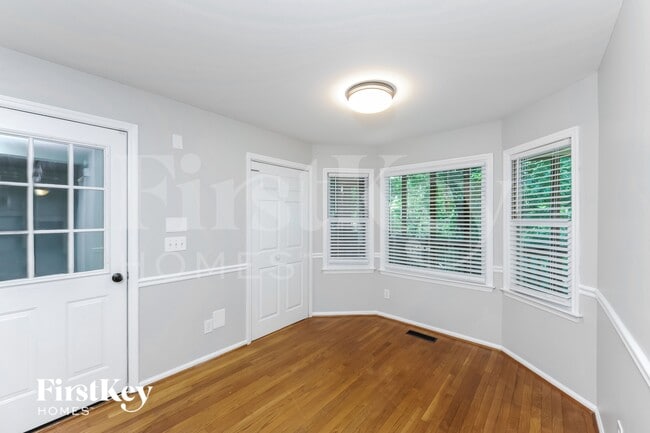 Building Photo - 6713 Thornwood Ct