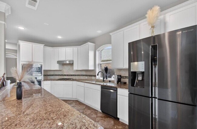 Building Photo - 1630 Mahan Dr