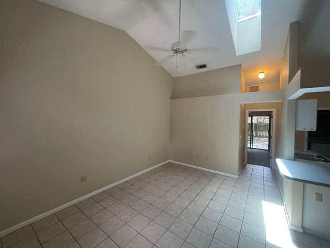Building Photo - Discover the charm of Napier Oaks with this delightful 2-bedroom, 2-bathroom condo, perfectly sit...