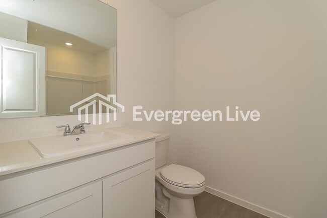 Building Photo - 200 Sycamore Pl