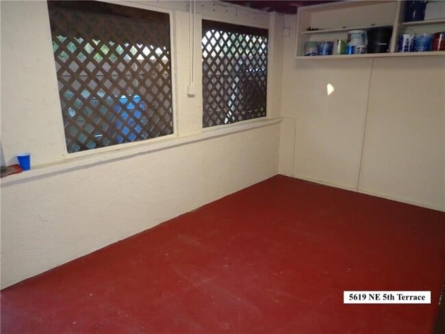 Building Photo - 5619 NE 5th Terrace