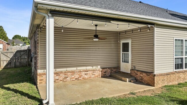 Building Photo - "Beautiful 3-Bedroom Haven with Fireplace ...