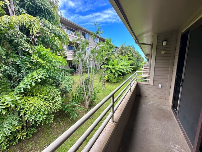 Building Photo - New partially furnished 2 bedroom / 2 bath...