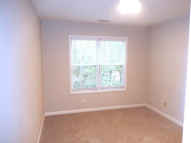 Building Photo - 211 Bridgepath Dr