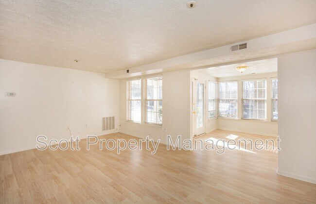 Building Photo - 903 Woodbridge Ct