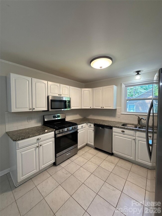 Building Photo - 5710 Charing Pl
