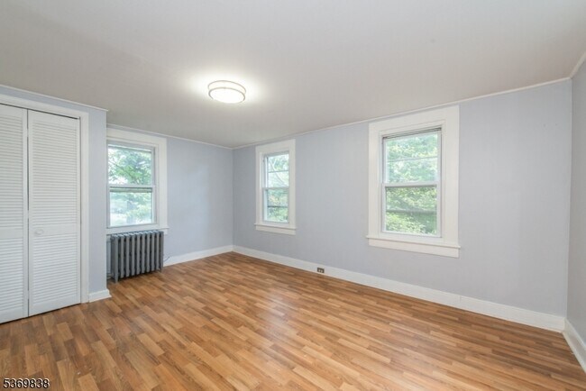 Building Photo - 151 Mt Kemble Ave