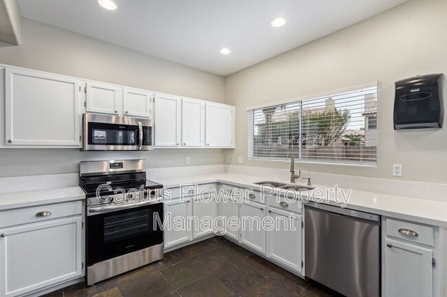 Building Photo - 1651 E Flint St